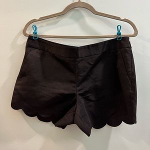 Cute scallop edge shorts!